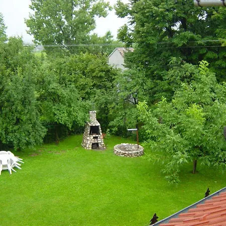 Nitt Pince Es Panzio Frühstückspension Kisharsány